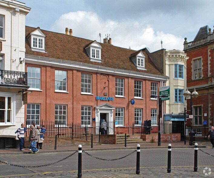 34 Market Sq, Aylesbury for sale - Building Photo - Image 2 of 4