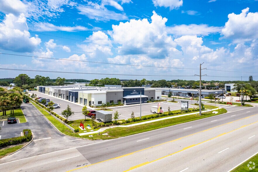 310 N Wickham Rd, Melbourne, FL à louer - Aérien - Image 3 de 29