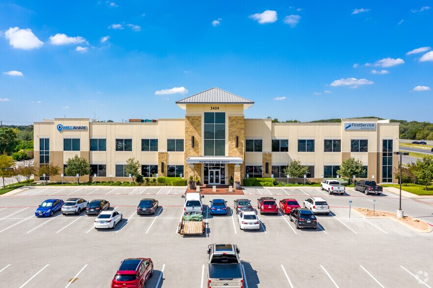 3424 Paesanos Pky, Shavano Park, TX à louer - Photo du bâtiment - Image 2 de 7