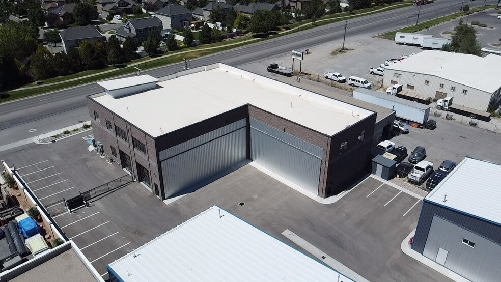 1667 S 1800 W, Woods Cross, UT à louer - Photo du bâtiment - Image 3 de 13