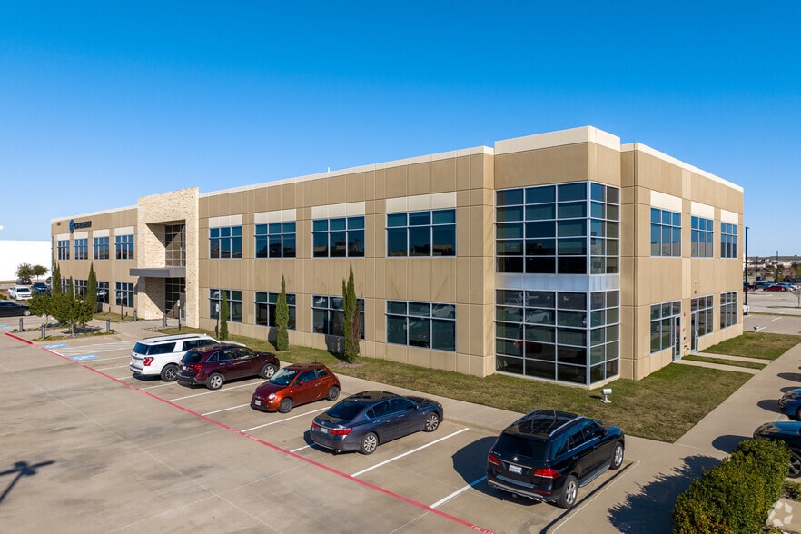 8454 Parkwood Blvd, Plano, TX for lease - Primary Photo - Image 1 of 9