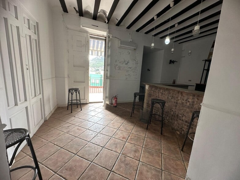 Retail in Cieza for lease - Interior Photo - Image 2 of 13