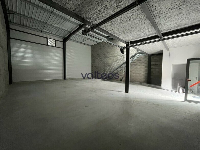 Flex in Cugnaux for lease - Interior Photo - Image 2 of 6