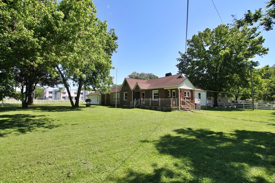 1063 Louisville Hwy, Goodlettsville, TN à vendre - Photo du bâtiment - Image 2 de 27