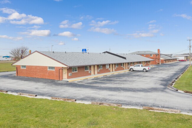 Plus de détails pour 3345 Latcha Rd, Millbury, OH - Services hôteliers à vendre