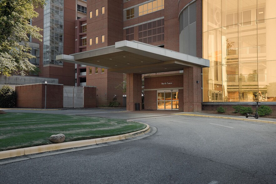800 Saint Vincents Dr, Birmingham, AL à louer - Photo du bâtiment - Image 3 de 34