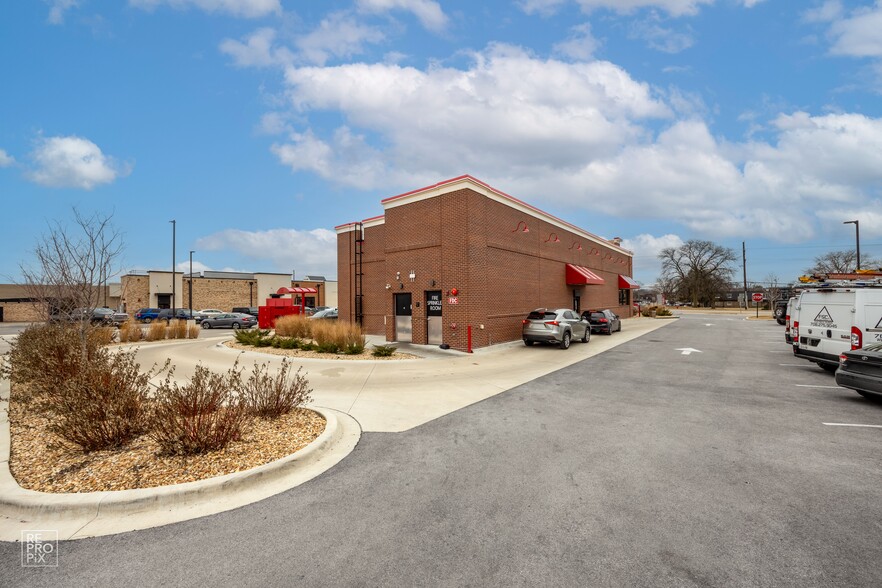 80 63rd Street, Westmont, IL for lease - Building Photo - Image 3 of 8