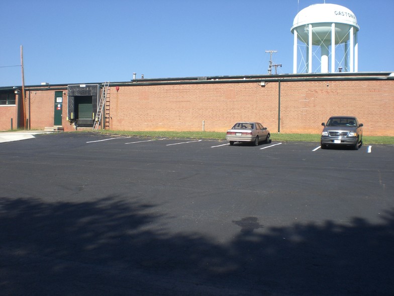 1230-1236 Industrial Ave, Gastonia, NC for lease - Building Photo - Image 3 of 17