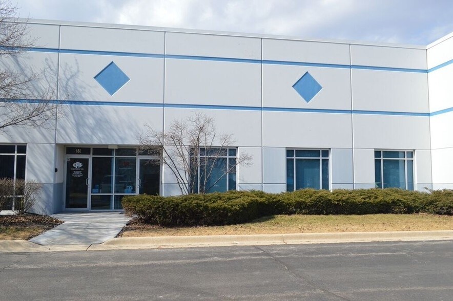 14-52 Congress Cir, Roselle, IL for lease - Building Photo - Image 2 of 8