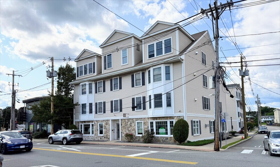 10 Porter St, Stoughton, MA à vendre - Photo du bâtiment - Image 1 de 9