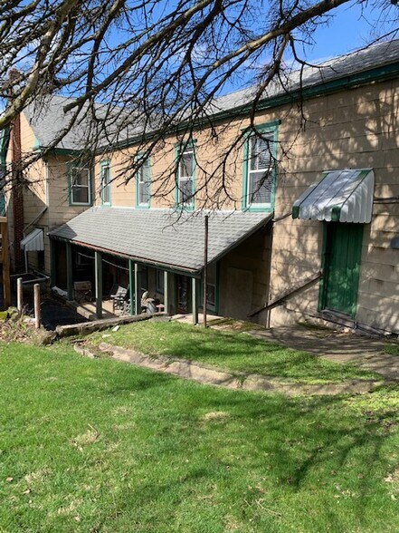 735 Front St, Catasauqua, PA à vendre - Photo du bâtiment - Image 3 de 9