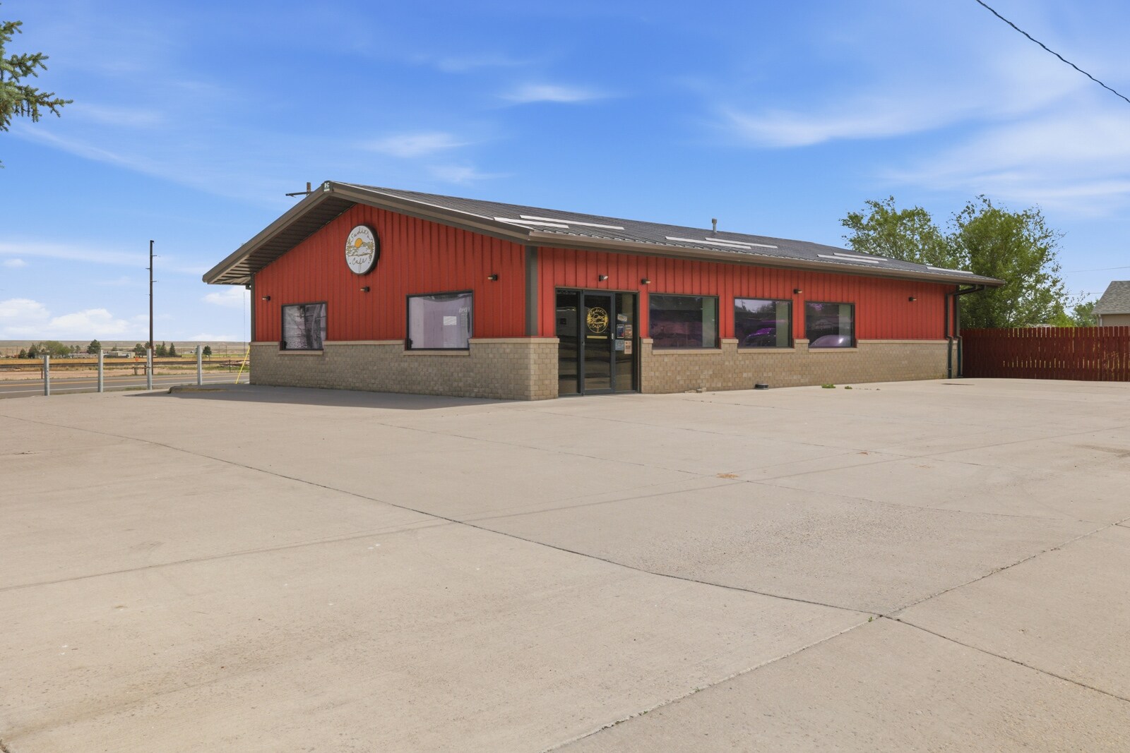 515 W 5th St, Pine Bluffs, WY à vendre Photo du bâtiment- Image 1 de 26