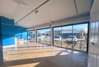 Clay Ln, Guildford for lease Interior Photo- Image 1 of 2