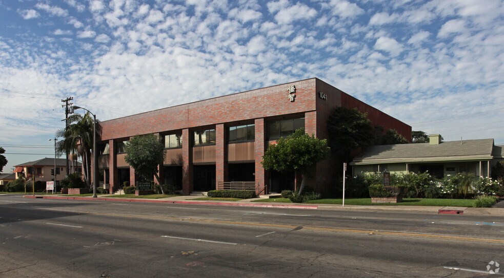 1041 S Garfield Ave, Alhambra, CA à louer - Photo du bâtiment - Image 2 de 4