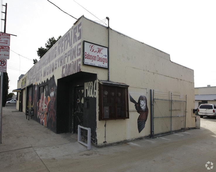 14222-14226 Aetna St, Van Nuys, CA for sale - Building Photo - Image 2 of 9