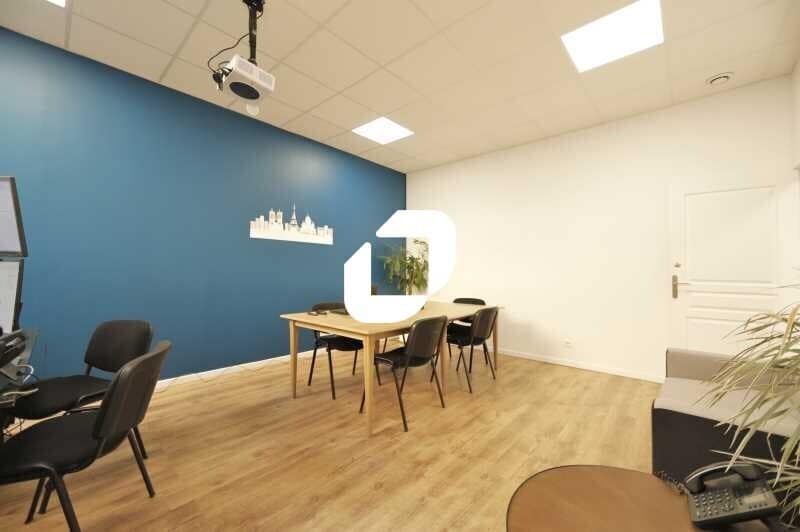 Office in Persan for lease Interior Photo- Image 1 of 32