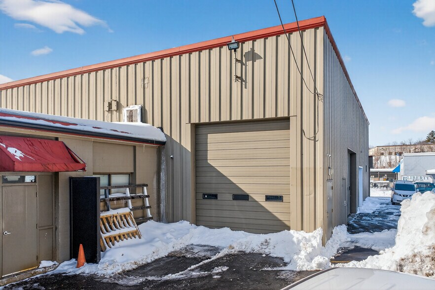 155 Hamilton St, Leominster, MA à vendre - Photo du bâtiment - Image 3 de 5