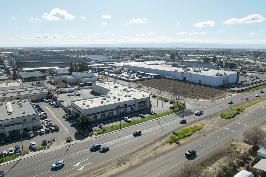 4230 Kiernan Ave, Modesto, CA à louer - Photo du bâtiment - Image 3 de 6