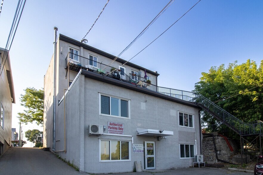 27 King St E, Brockville, ON à louer - Photo du bâtiment - Image 2 de 19