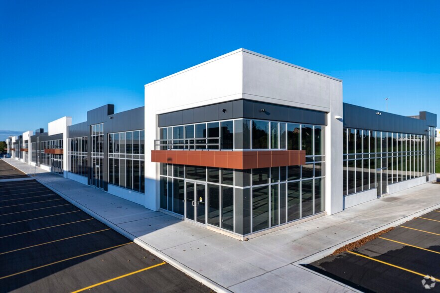 3185 Harvester Rd, Burlington, ON à louer - Photo du bâtiment - Image 2 de 5