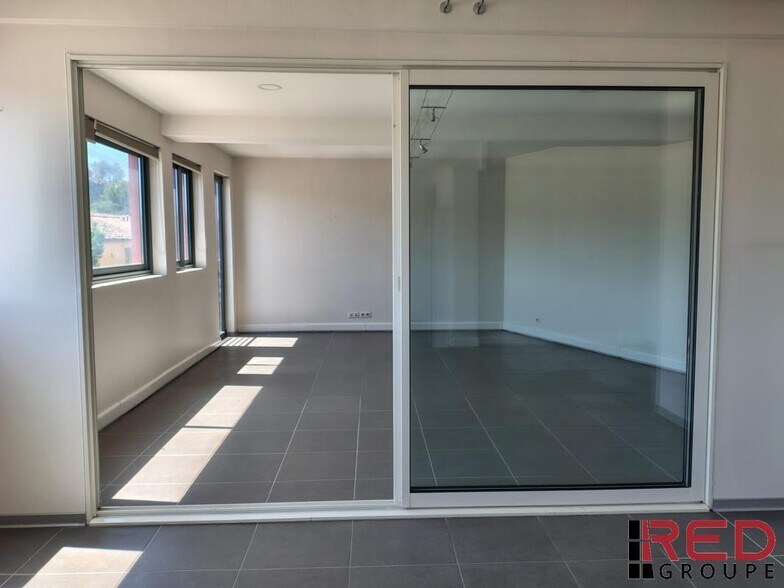 Office in Meyreuil for lease - Building Photo - Image 2 of 4
