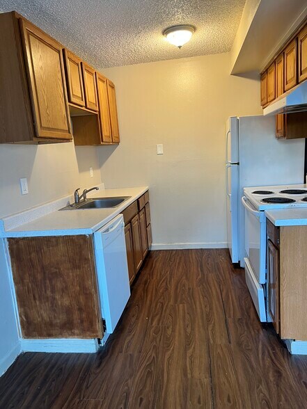 6244-6260 N Columbia Way, Portland, OR à vendre - Photo du bâtiment - Image 2 de 14