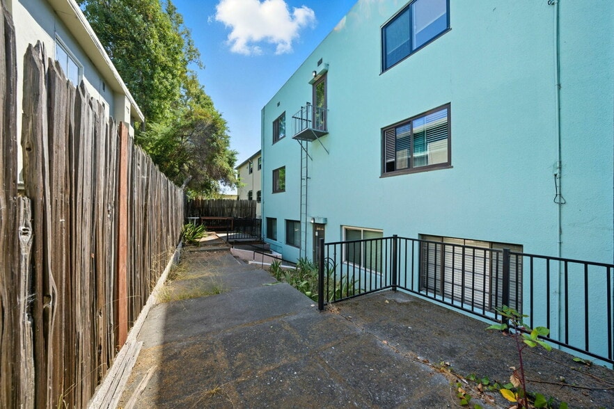 1919 Curtis St, Berkeley, CA à vendre - Photo du bâtiment - Image 3 de 79