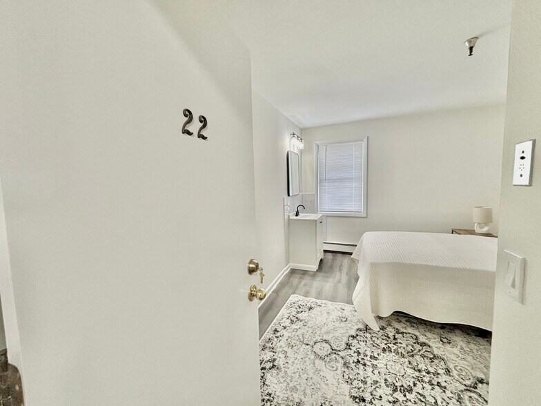 148 Benham Rd, Groton, CT à vendre - Photo intérieure - Image 2 de 10