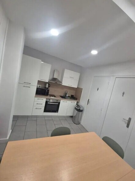 Office in Marseille for lease - Building Photo - Image 3 of 6