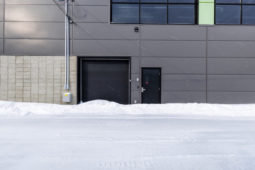 100 Boul Ford, Châteauguay, QC for sale - Building Photo - Image 3 of 8