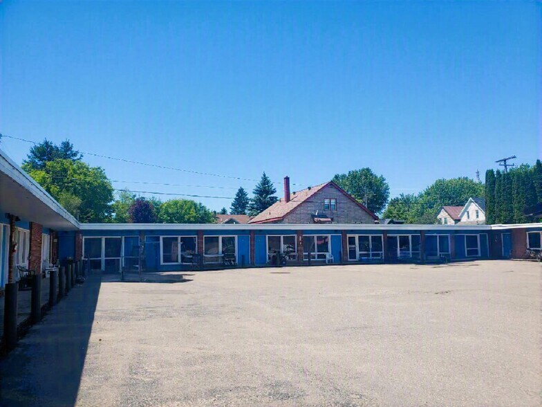 1800 Ashmun St, Sault Sainte Marie, MI à vendre - Photo du bâtiment - Image 2 de 6