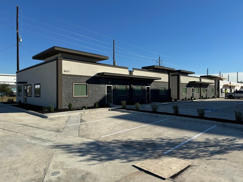 8815 West Rd, Houston, TX à vendre - Photo du bâtiment - Image 2 de 9