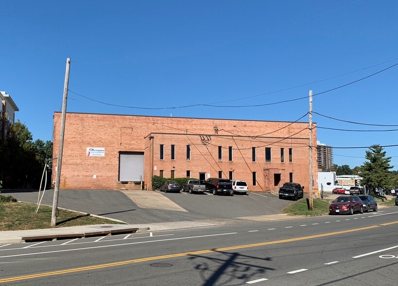619-623 S Pickett St, Alexandria, VA for lease - Building Photo - Image 1 of 5