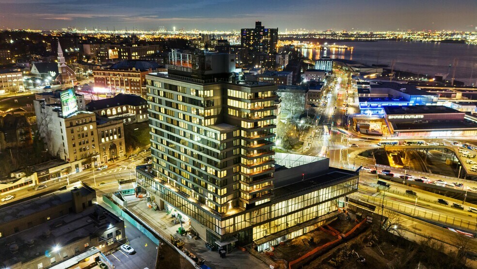 5 Bay St, Staten Island, NY for lease - Building Photo - Image 1 of 19