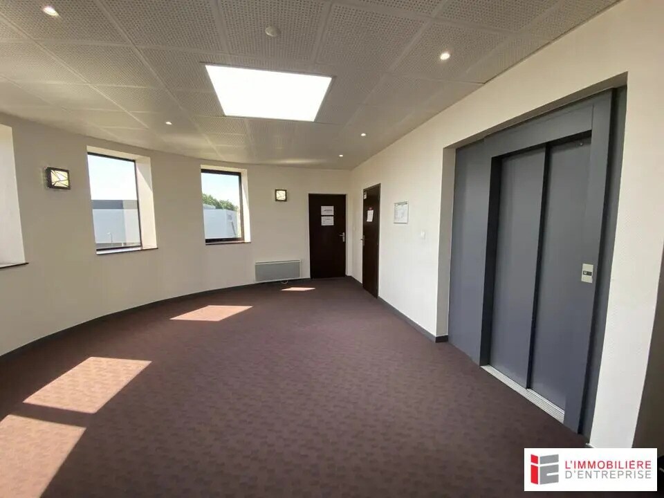 Office in Saint-Grégoire for lease Lobby- Image 1 of 8