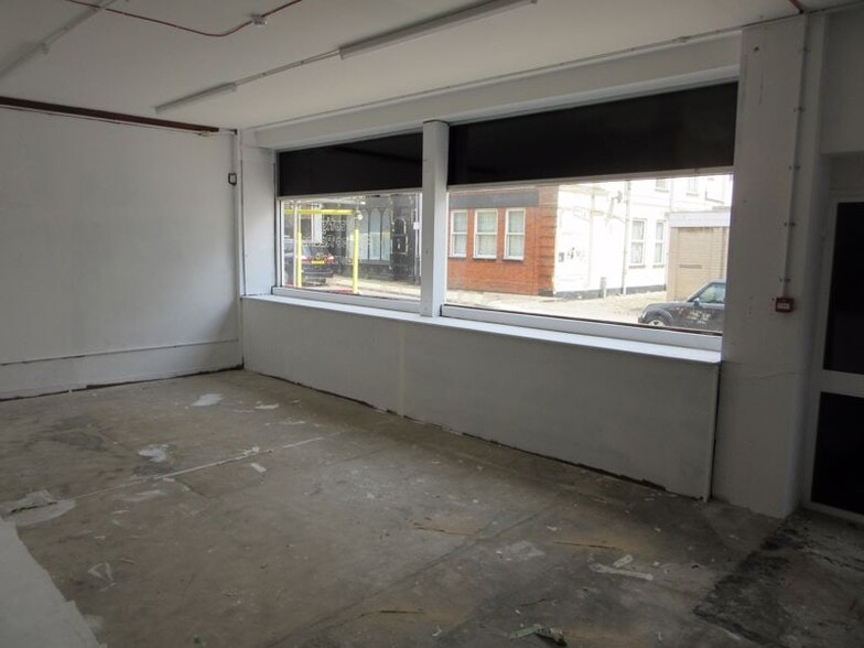 141-142 High St, Lowestoft for sale - Interior Photo - Image 2 of 5