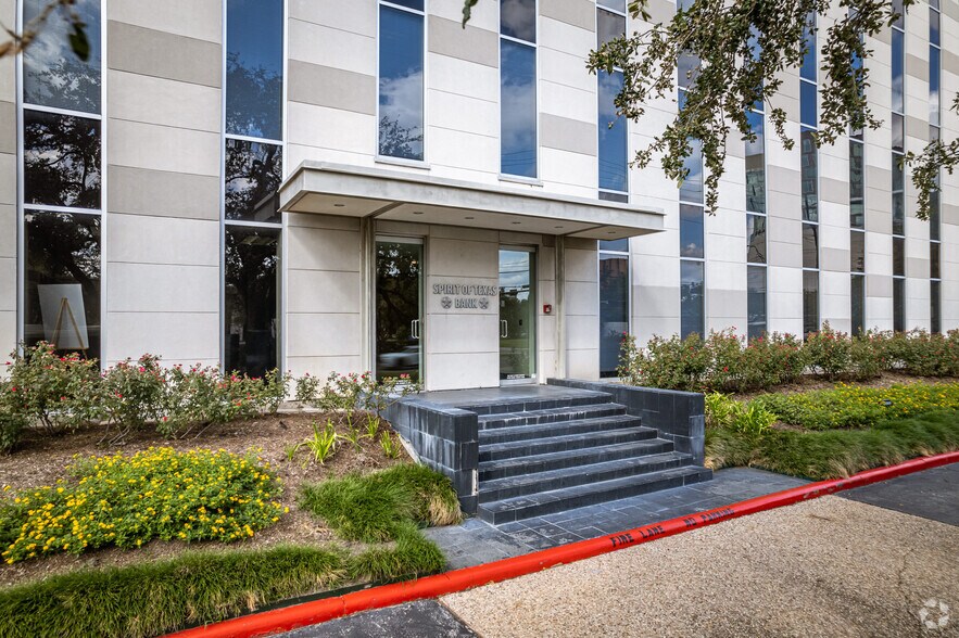 3100 Richmond Ave, Houston, TX à louer - Photo du bâtiment - Image 2 de 7