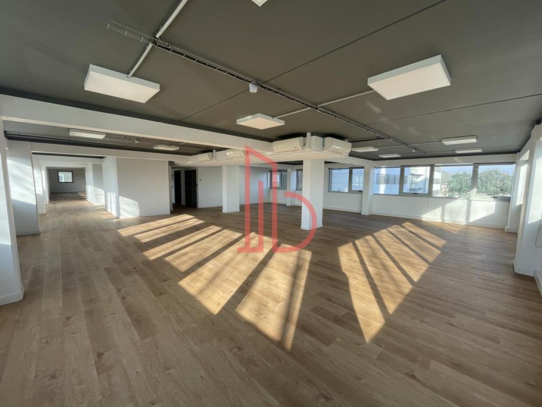 Office in Bordeaux for lease Interior Photo- Image 1 of 6