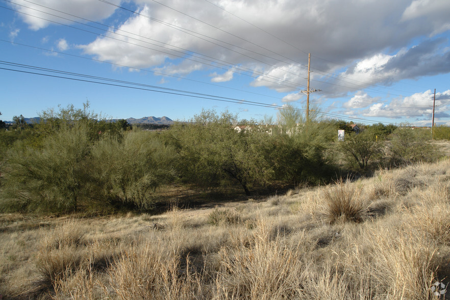 10211 N Oracle Rd, Tucson, AZ à vendre - Photo du bâtiment - Image 1 de 1