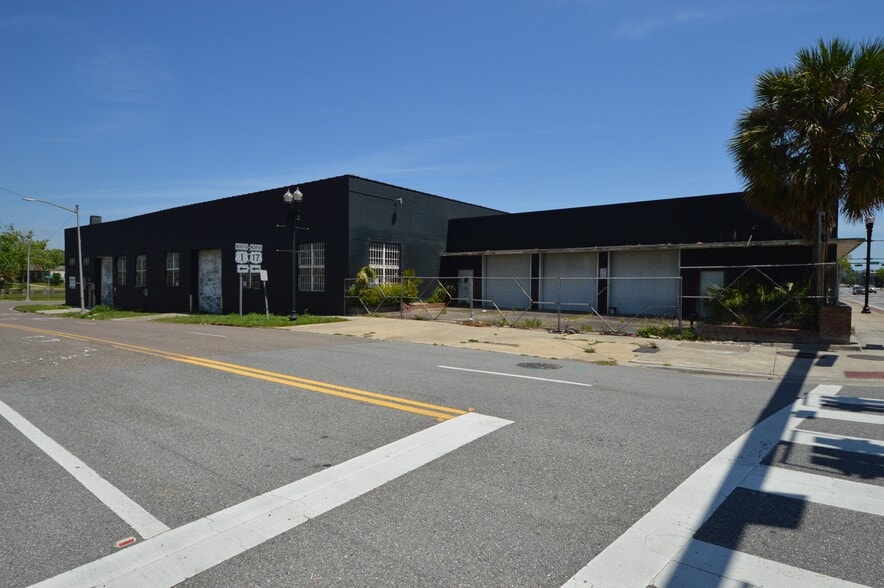 925 N Ocean St, Jacksonville, FL for lease - Building Photo - Image 3 of 8