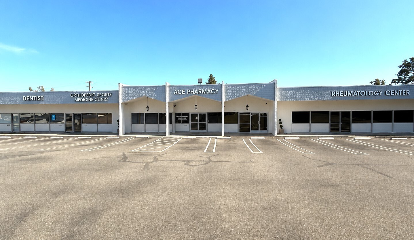 886 W Foothill Blvd, Upland, CA à louer Photo du bâtiment- Image 1 de 6