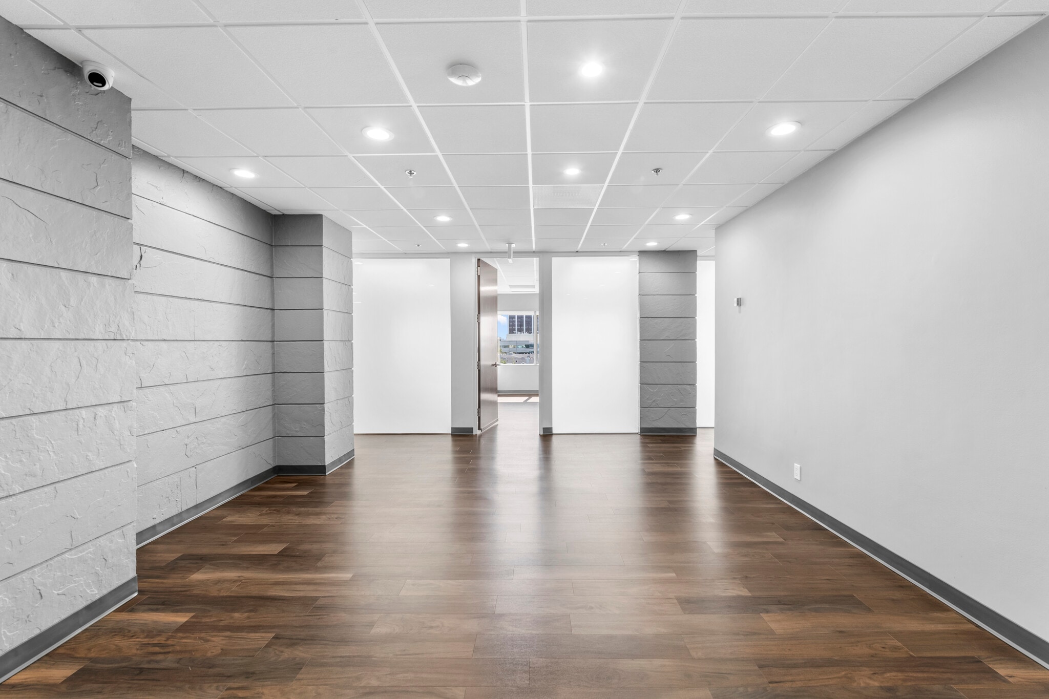 2001 Wilshire Blvd, Santa Monica, CA for lease Interior Photo- Image 1 of 10