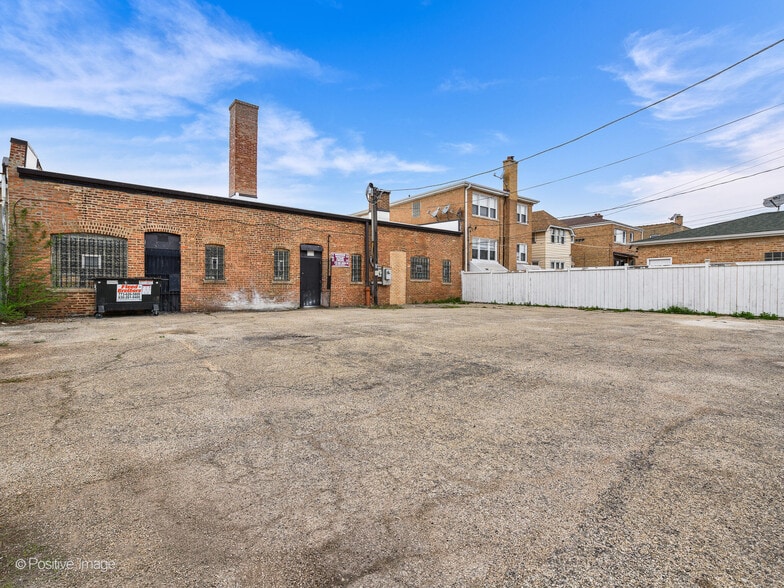 3011 N Austin Ave, Chicago, IL for sale - Building Photo - Image 3 of 20