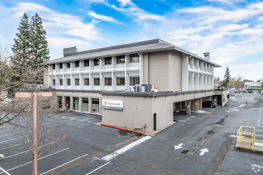 6660 Coyle Ave, Carmichael, CA à vendre - Photo du bâtiment - Image 3 de 7