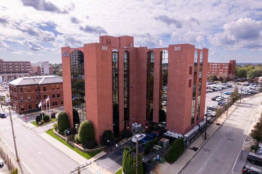 101 Plain St, Providence, RI à louer - Photo du bâtiment - Image 2 de 4