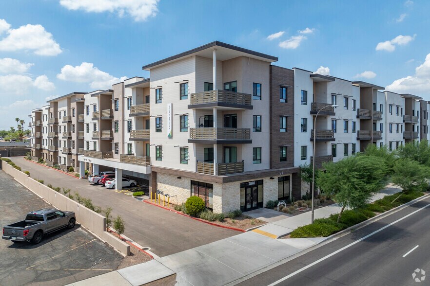 2040-2060 N Scottsdale Rd, Scottsdale, AZ for lease - Primary Photo - Image 1 of 6