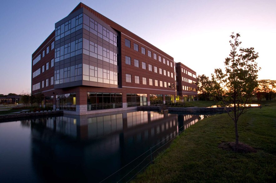 7795 Walton Pky, New Albany, OH à louer - Photo du bâtiment - Image 1 de 7