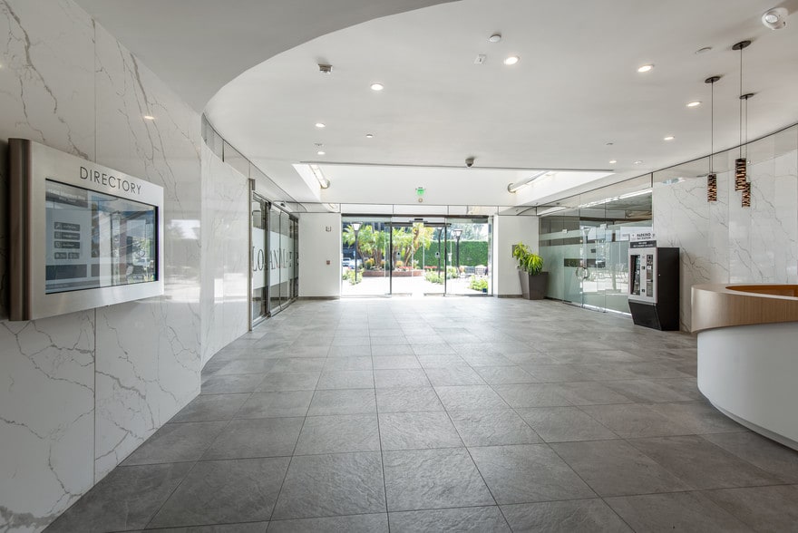 15400 Sherman Way, Van Nuys, CA for lease - Lobby - Image 2 of 4