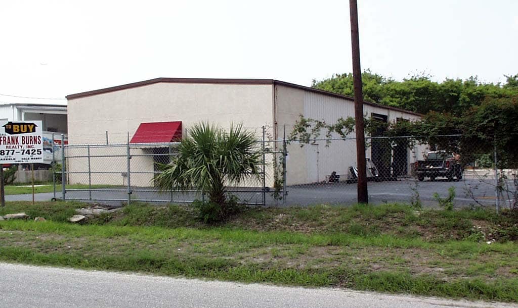 4401 W Crest Ave, Tampa, FL for lease Primary Photo- Image 1 of 3