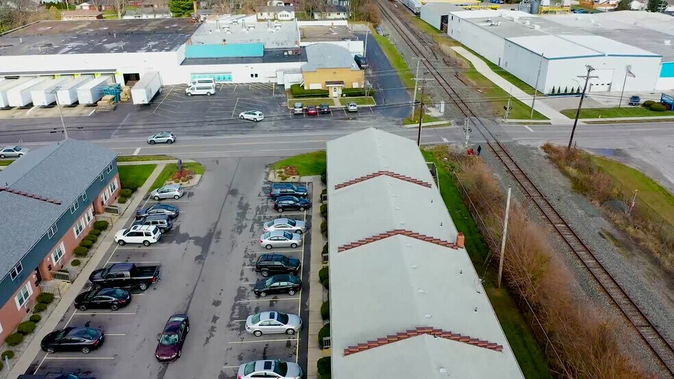 425 Napoleon Rd, Bowling Green, OH à louer - Vidéo sur l’inscription commerciale - Image 2 de 6